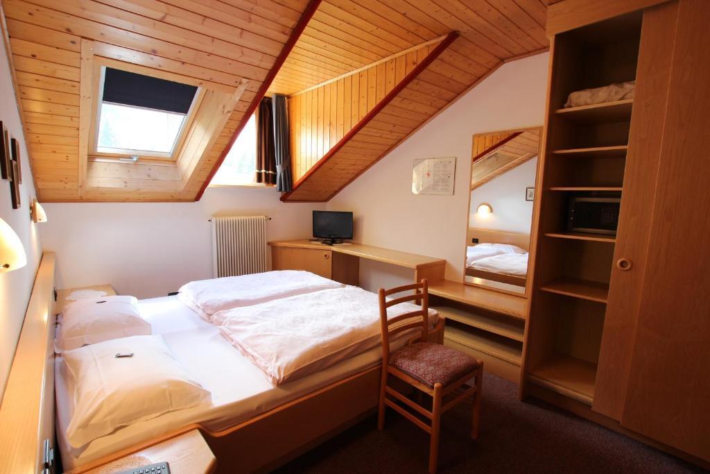 Hotel Rosalpina Soraga Habitación foto