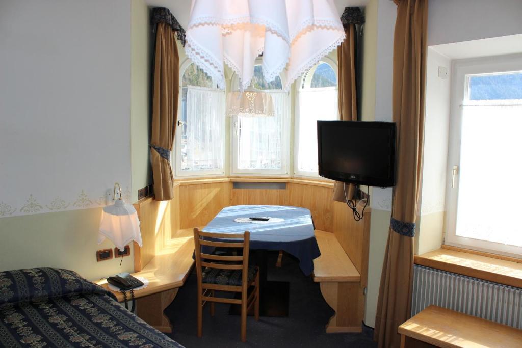 Hotel Rosalpina Soraga Habitación foto